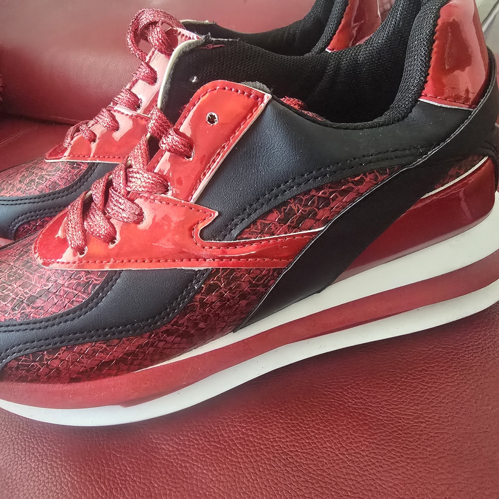 Stylish Red and Black Women's Sneakers